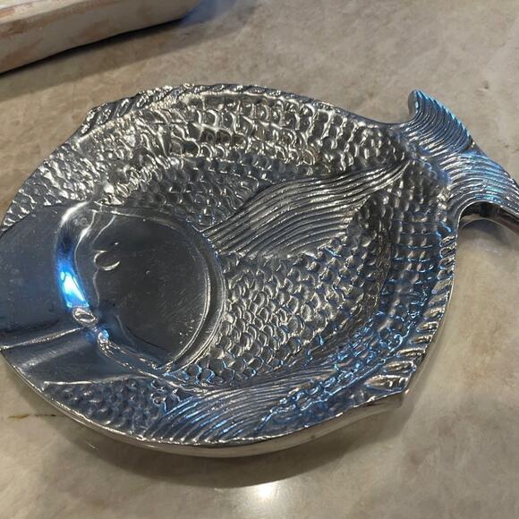 Holland Boone Fish aluminum serving Tray 10” EUC - Picture 4 of 10